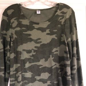 Old Navy soft fleece Camo top